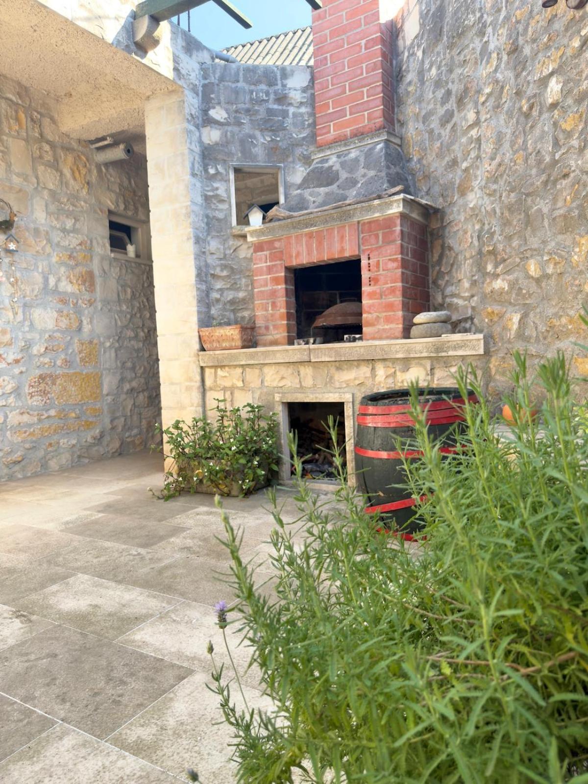 Visilo Stone House Villa Pucisca Eksteriør billede