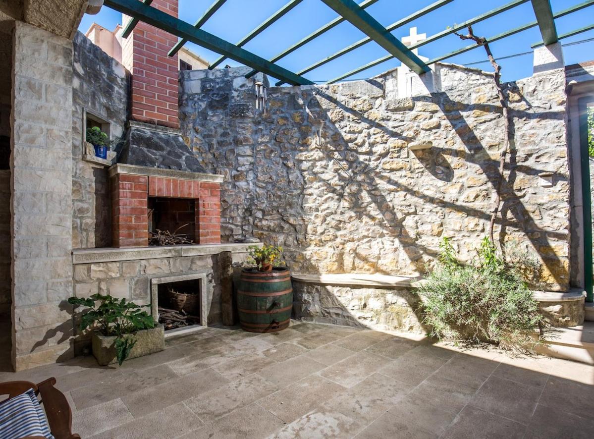 Visilo Stone House Villa Pucisca Eksteriør billede